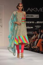 Model walk the ramp for nandita thirani and payal singhal show at Lakme Fashion Week Day 1 on 3rd Aug 2012 (40).JPG